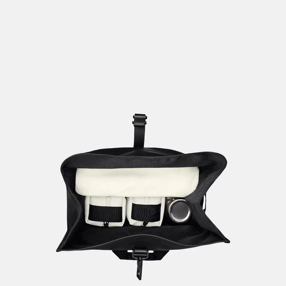Rains Rolltop rugzak large 15 inch black bij Duifhuizen