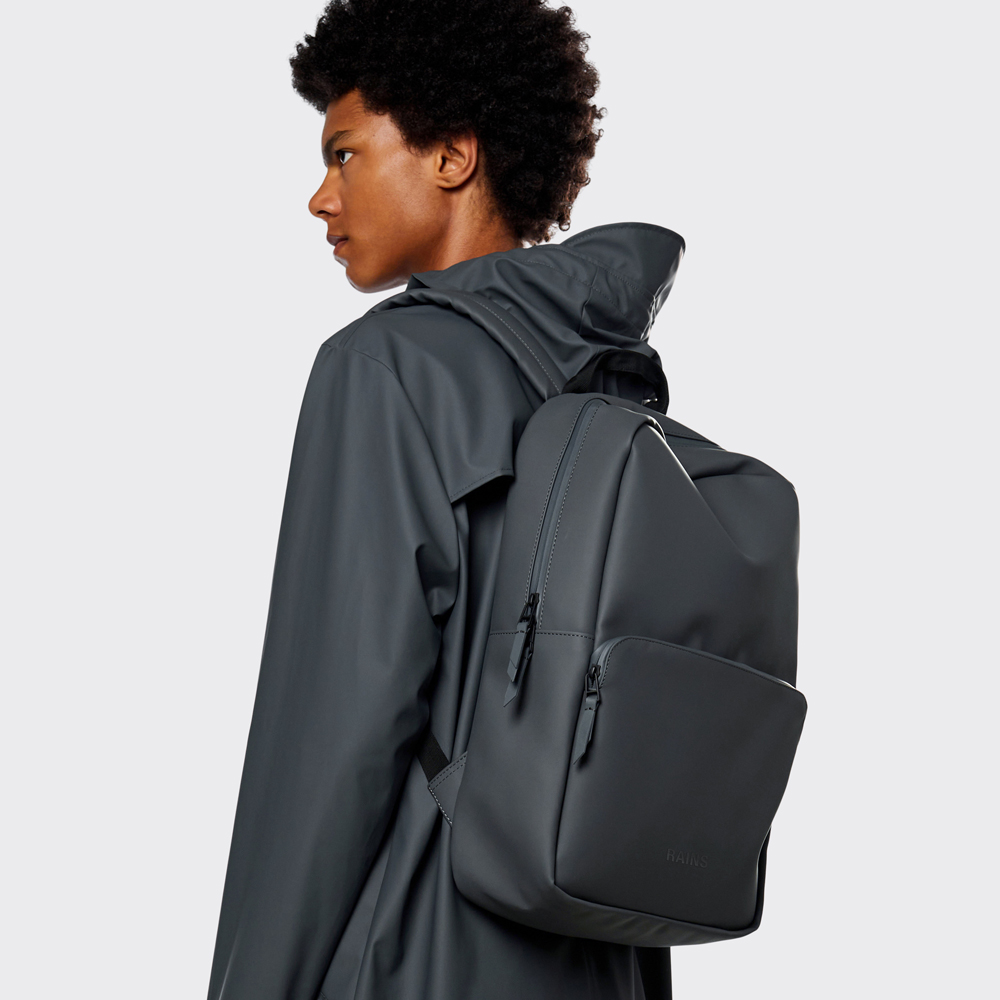 Rains Field Bag rugzak 17 inch slate bij Duifhuizen