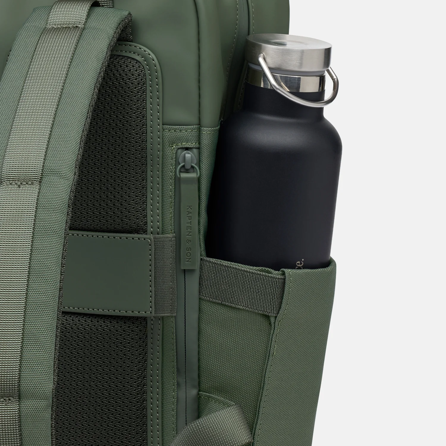 Kapten & Son Bergen Pro rugzak 15 inch dusty green bij Duifhuizen