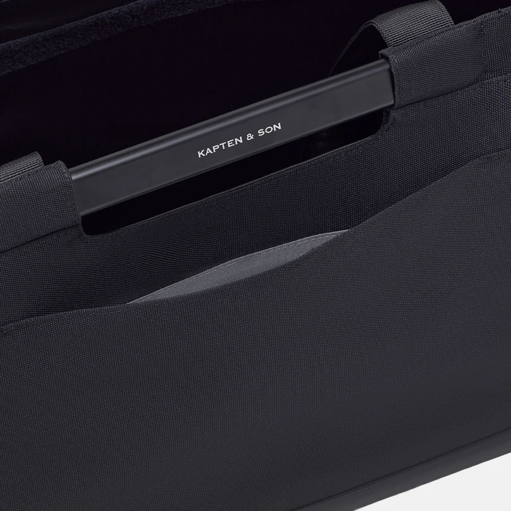 Kapten & Son Vaasa boodschappentas all black bij Duifhuizen