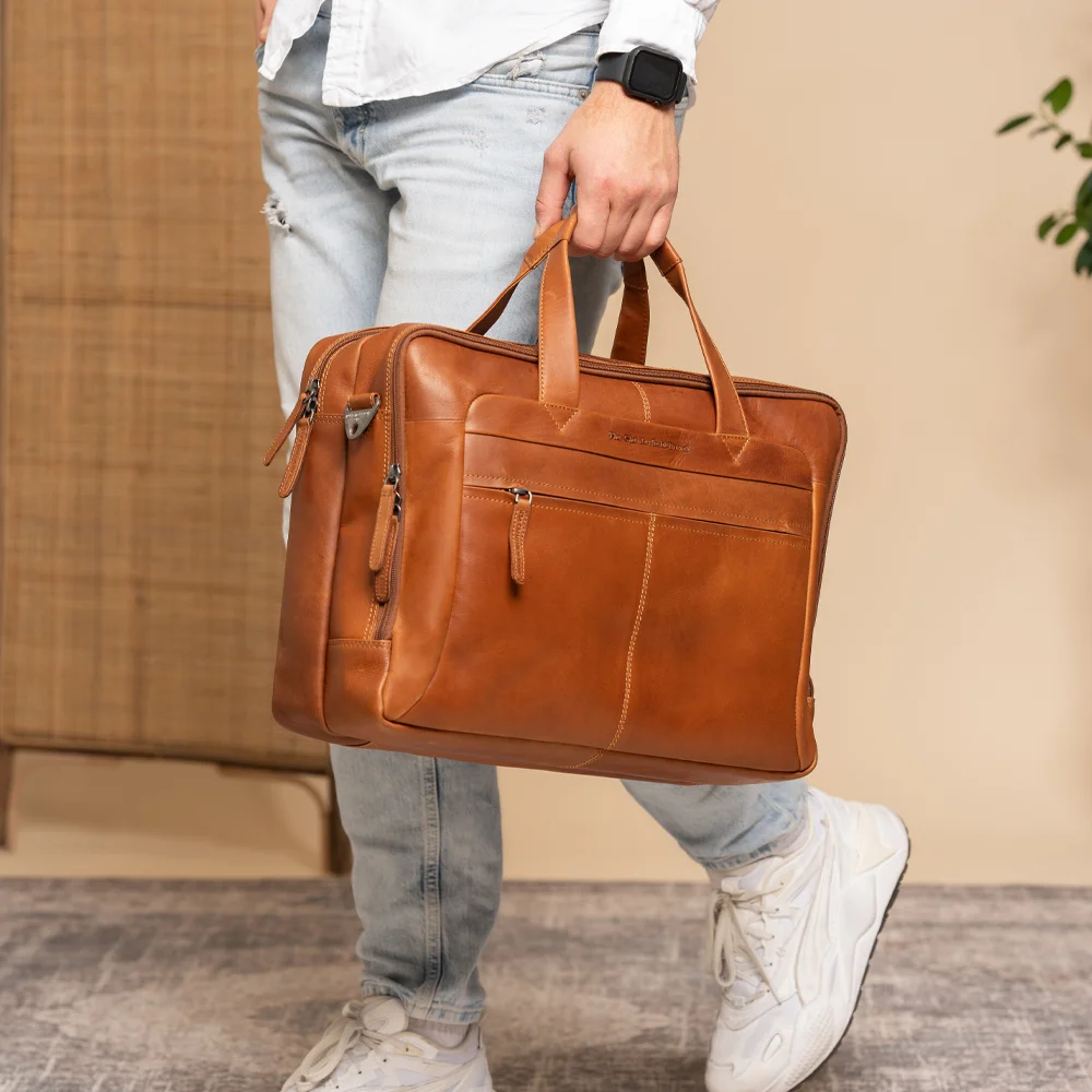 Chesterfield Ryan laptoptas 17 inch cognac bij Duifhuizen